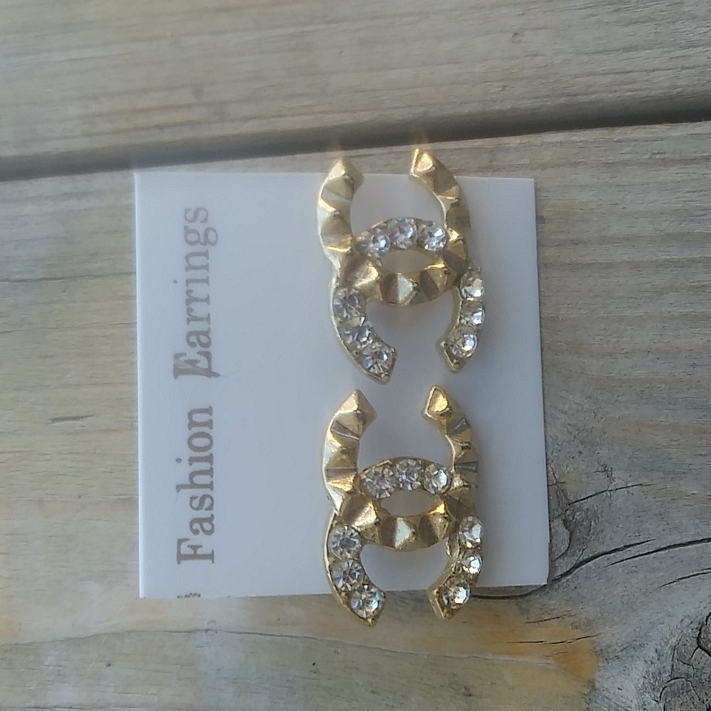 Fashion earrings.